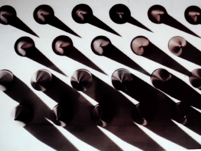  Il concetto delle ombre create dagli spilli grazie all'immuninazione radente, Annecy 2015