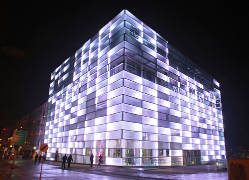 Facciata del nuovo Ars Electronica Center Photocredit: rubra