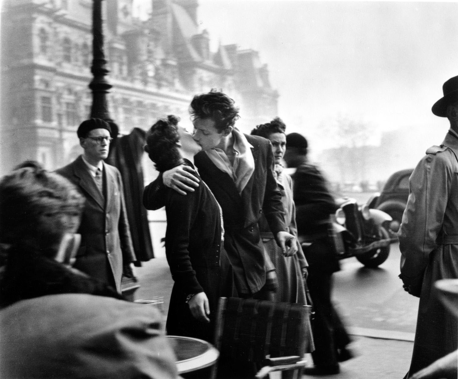 Il Bacio dell'Hotel de Ville, 1950_copyright © atelier Robert Doisneau 