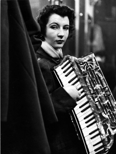 La ballata di Pierrette d’Orient, 1953_copyright © atelier Robert Doisneau 