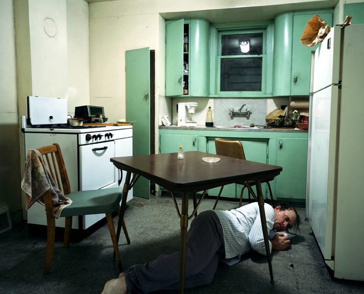 Jeff Wall, Insomnia, 1994. Lightbox, 172 x 213,5 cm. Courtesy dell’artista