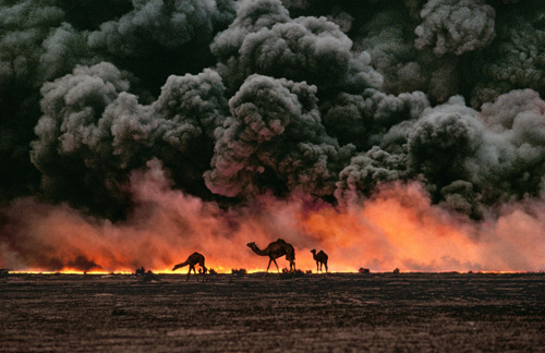 Petrolio in fiamme.  Campi petroliferi di al-Ahmadi, Kuwait, 1991