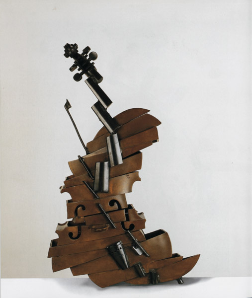 Arman  Coup d'un violon…And Just After Violon  Découpé, 1974  Sezione di violino inclusa nel cemento 85,5 x 31 x 12 cm  Collezione privata, courtesy Galleria Fonte d'Abisso, Milano 