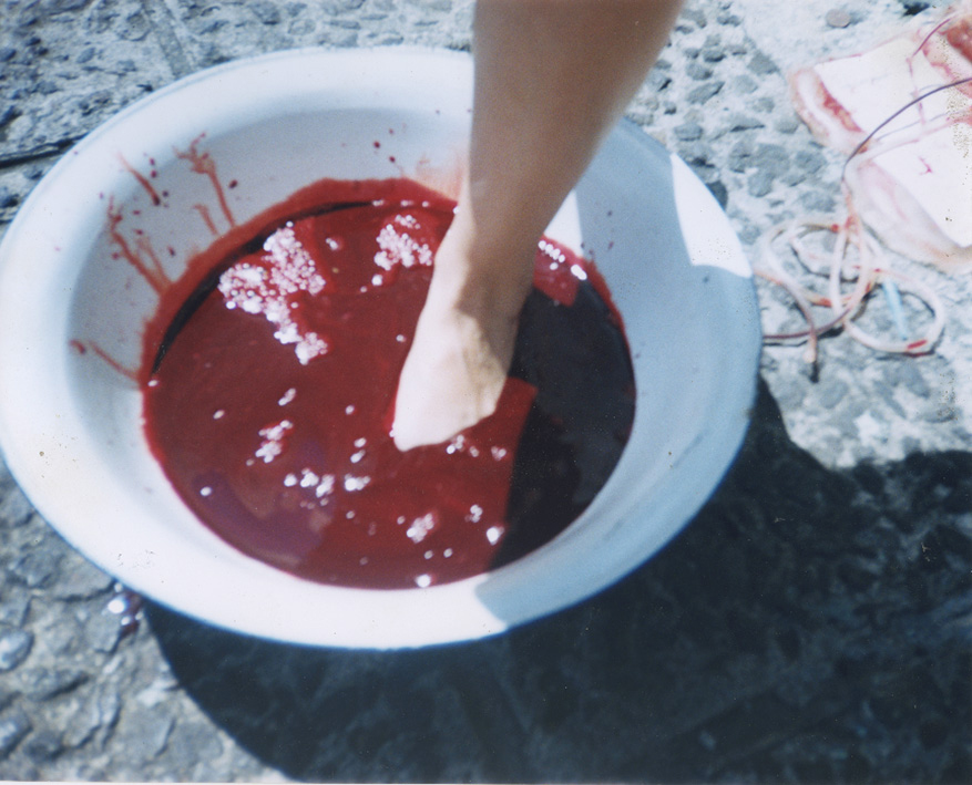 ¿QUIÉN PUEDE BORRAR LAS HUELLAS?, 2003. Foto: Victor Pérez. Vie di Ciudad de Guatemala