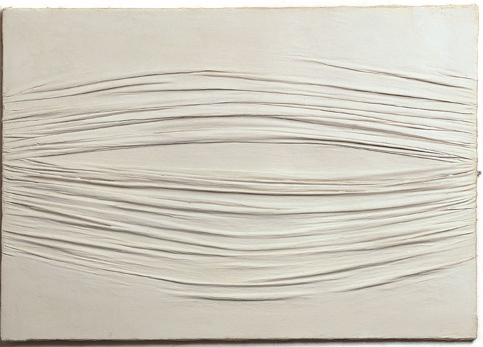 Achrome, 1959 circa - tela grinzata e caolino, 69x99 cm. Collezione privata