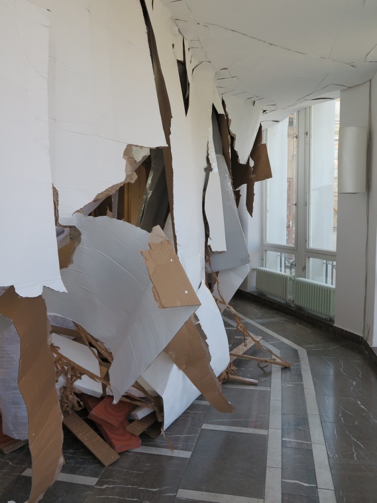 homas Hirschhorn Höhere Gewalt Installationsansicht 2014.  Courtesy of Nina Pohl/ Schinkel Pavillon 