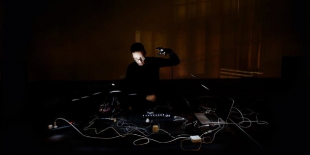 Marco Ceccotto, Squeezing Sounds Out Of Light, performance