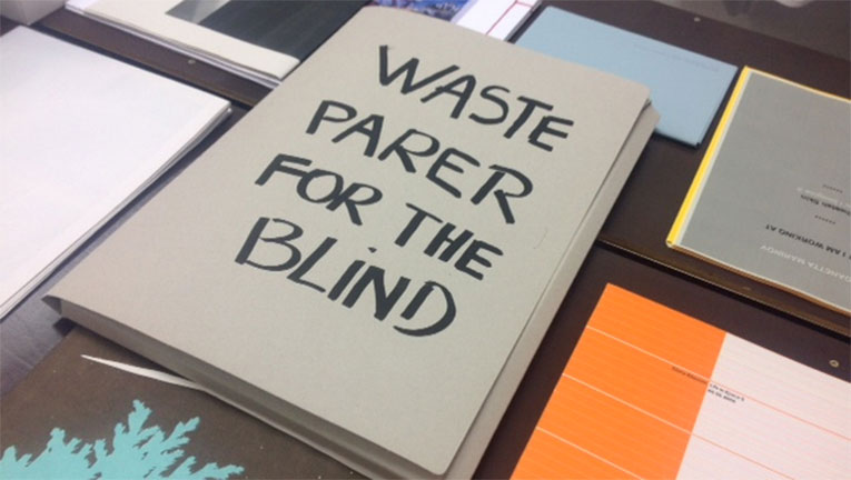 Waste paper for the blind. La ricerca di senso di Elena Costelian