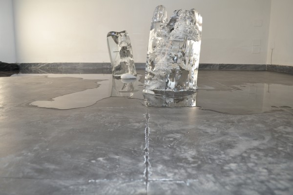 Namsal Siedlecki, Volver, 2012, salgemma, ghiaccio, dimensioni variabili