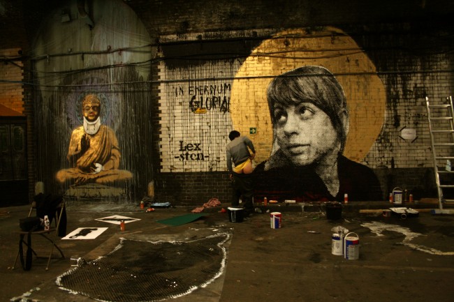 Banksy e Sten&Lex. Cans Festival, Londra, 2008 © Wikimedia Commons