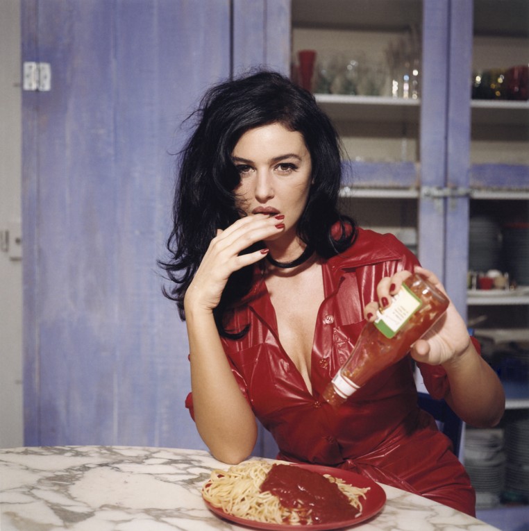 Bettina Rheims, Breakfast with Monica Bellucci, Novembre, 1995, Paris, (c) Bettina Rheims. Courtesy Galerie Jérôme de Noirmont, Paris