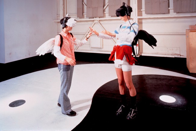  Hachiya Kazuhiko, Inter Dis-Communication Machine, installazione in realtà virtuale, 1993. 