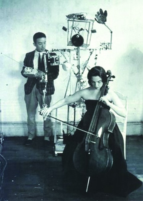 Nam June Paik e Charlotte Moorman, performance con Robot K-456, 1964