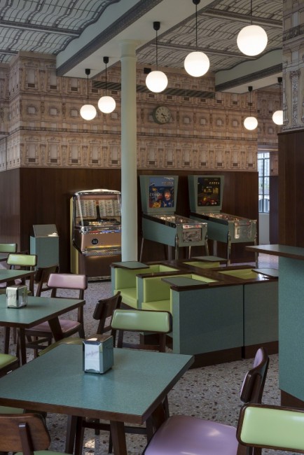 Bar Luce, Designed by Wes Anderson, Fondazione Prada Milano, 2015. Foto: Attilio Maranzano. Courtesy Fondazione Prada