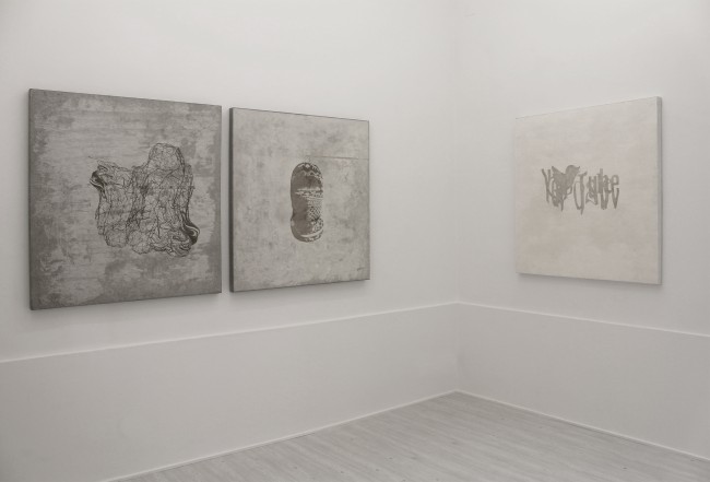 Marco Mendeni, [Wireframe fluid, DayZ, wgooTgleyoitterutube] , digital processing on concrete, Theca Gallery, Milano, 2015 