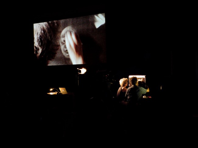 Michèle Lemieux e Jacques Drouin durante la dimostrazione sullo schermo di spilli, Annecy 2015