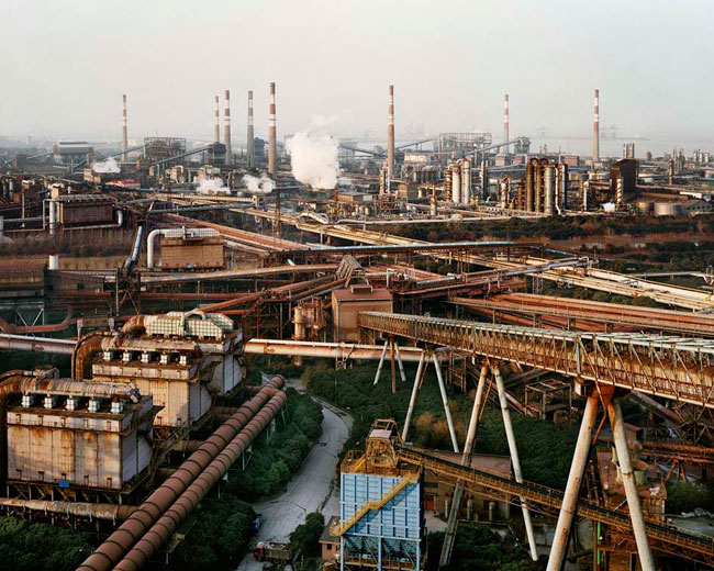 Edward Burtynsky, Acciaieria Baosteel n. 2, Shanghai, Cina, 2005 © Edward Burtynsky, courtesy Nicholas Metivier Gallery, Toronto / Howard Greenberg Gallery and Bryce Wolkowitz Gallery, New York