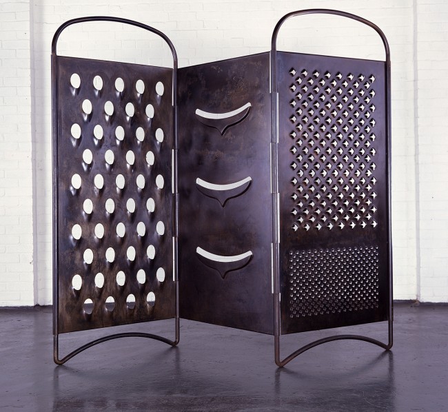 Mona Hotoum, Grater Divide, 2002, Ferro, cm 204 x 3,5, larghezza variabile, Courtesy: l’artista e Jay Jopling / White Cube, Londra © foto Iain Dickens