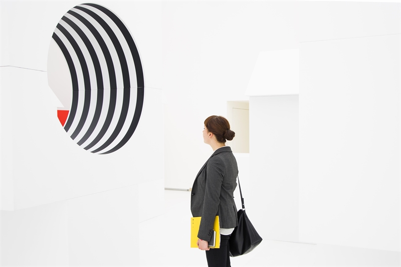 Daniel Buren, Come un gioco da bambini, lavoro in situ, 2014-2015, Madre, Napoli - #1. Veduta dell'allestimento, MADRE, Napoli. Courtesy Fondazione Donnaregina per le arti contemporanee, Napoli. Foto (C) Amedeo Benestante