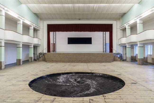 Anish Kapoor - 2015 Descension. Courtesy the artist e Galleria Continua -San Gimignano,Beijing, Les Moulins Foto Ela Bialkowska, OKNO STUDIO 