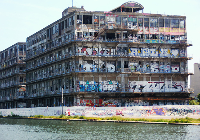 Les Magasins Généraux di Pantin, 2012, photo by Jeanne Menj, foto con licenza Creative Commons BY-SA 2.0 