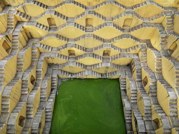 Pozzo a gradini n. 2. Panna Meena, Amber, Rajasthan, India 2010 © Edward Burtynsky / courtesy Admira, Milano 