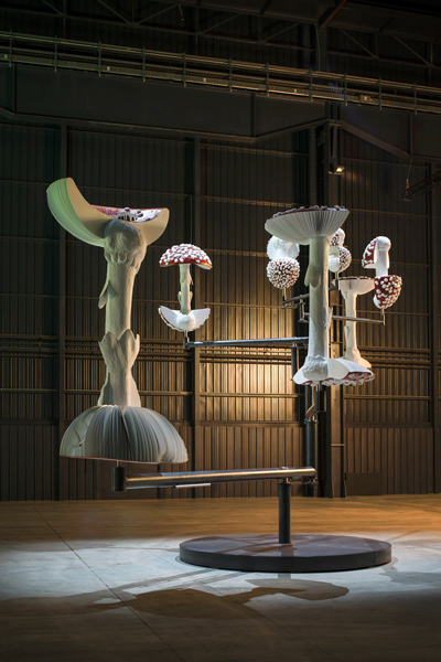 Carsten Höller, Flying Mushrooms, 2015 Courtesy dell’artista, Gagosian Gallery e Pirelli HangarBicocca, Milano. Foto: © Attilio Maranzano 