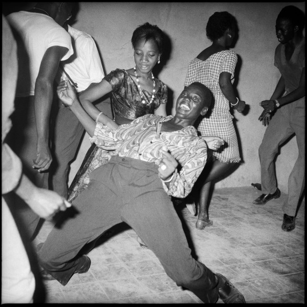 Malick Sidibé, Look at me!, 1962 . Courtesy of the artist and MAGNIN-A gallery, Paris.