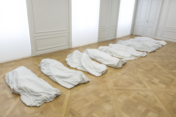 Maurizio Cattelan, All, 2007, nove sculture in marmo di Carrara. Photo : Zeno Zotti. Vista della mostra Maurizio Cattelan, Not Afraid of Love, Monnaie de Paris