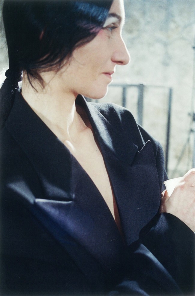 Mika'Ela Fisher Maison Martin Margiela, . Giacca anni ’90 – Wikimedia Commons